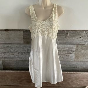 Vintage Victoria’s Secret ivory nightie with lace detail size medium